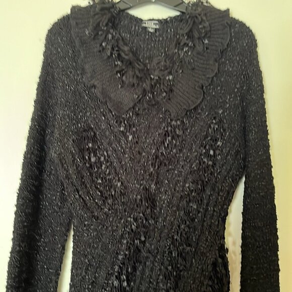 🖤✨ Vintage Lisa International Black Textured Knit Sweater with Ruffled Collar - Picture 6 of 12